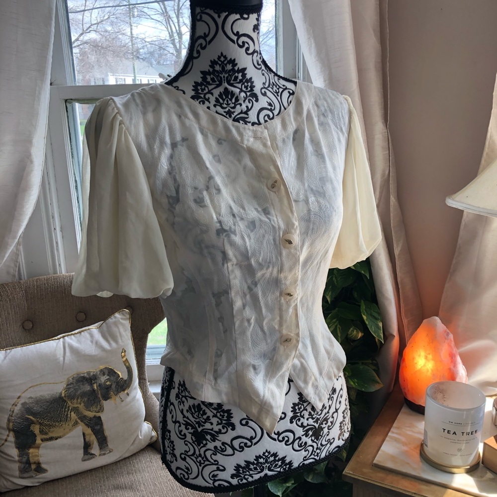 Detailed blouse
